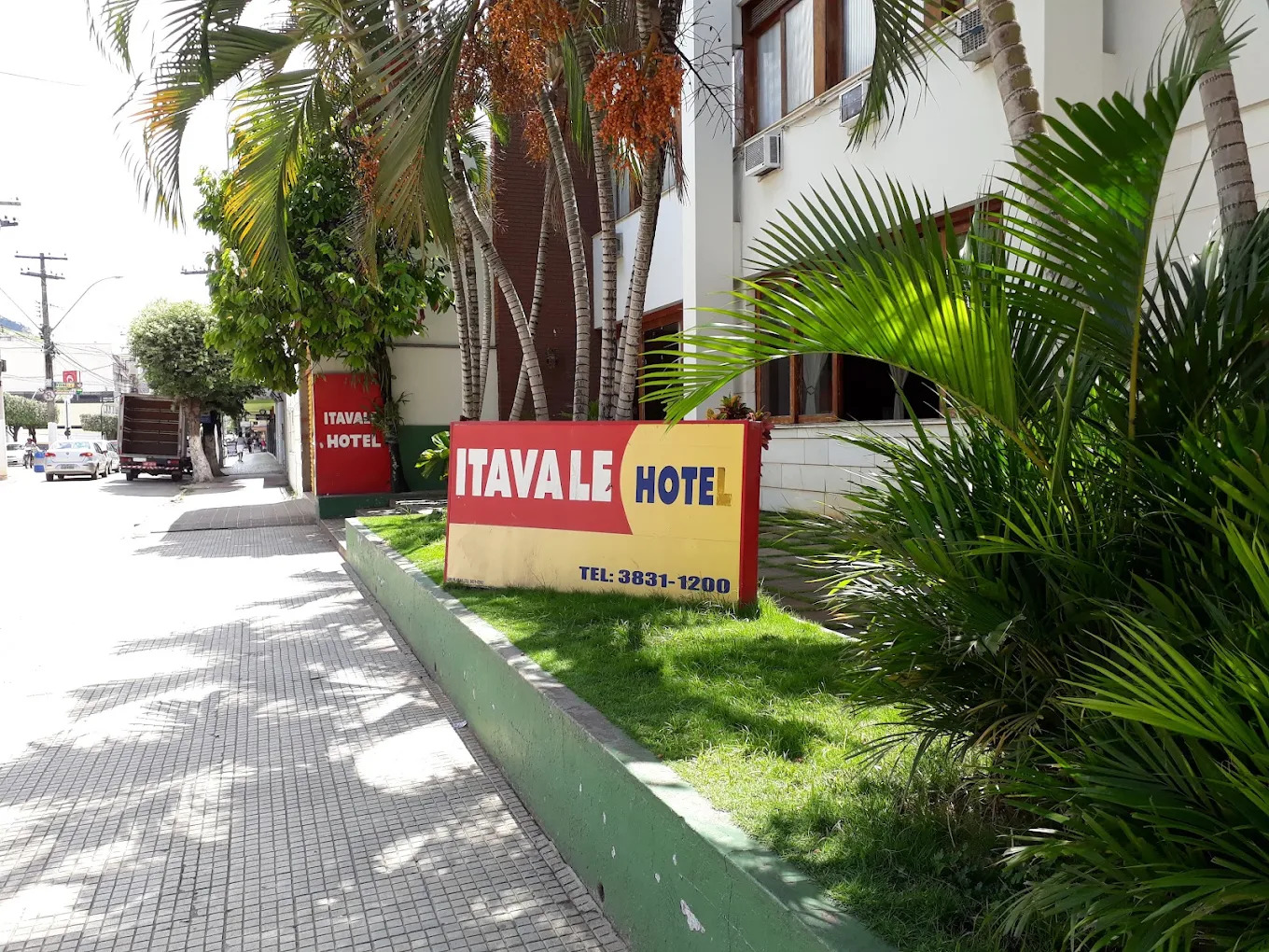 Fachada do Itavale Hotel